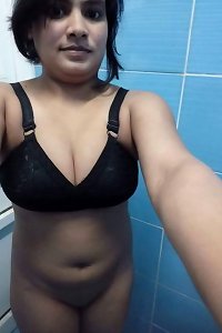 Indian woman trying to showcase her twat