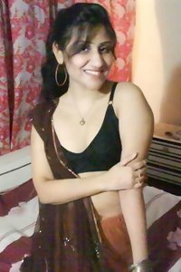 Bangladeshi Rich nymph Monalisa clicked her naked pictures